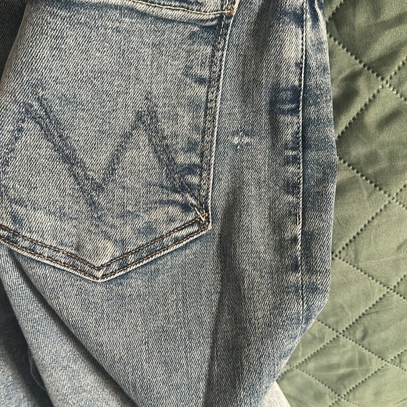 On the road
The hustler sneak - Picture 5 of 12